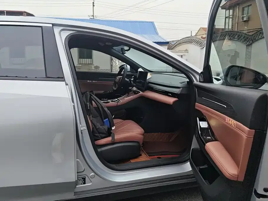 Geely Galaxy L6 — фото 10