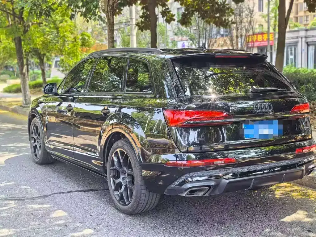 Audi Q7 — фото 10