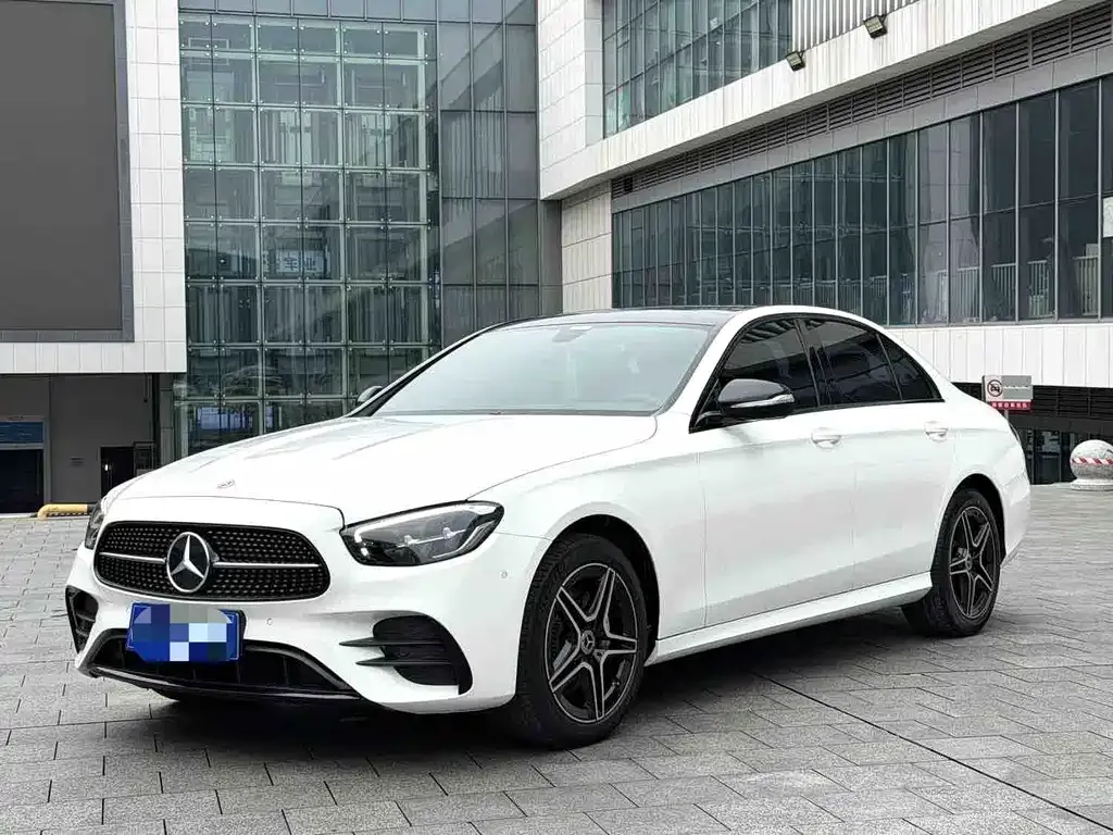 Mercedes-Benz E-Class — фото 1