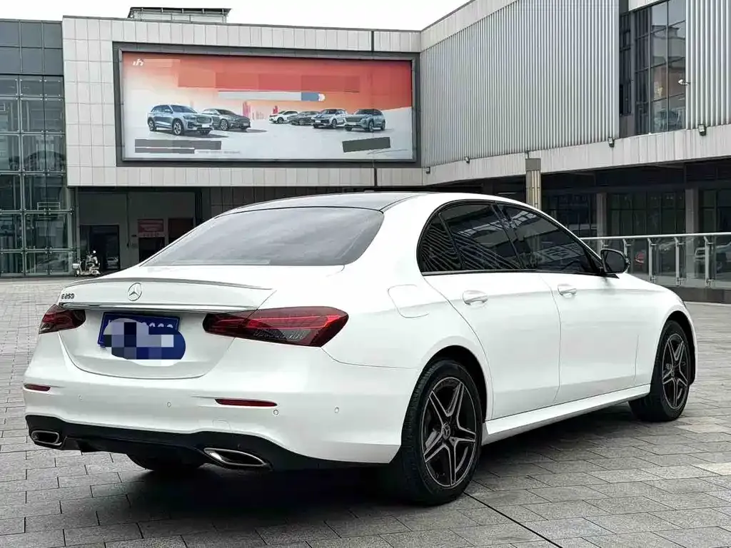 Mercedes-Benz E-Class — фото 7
