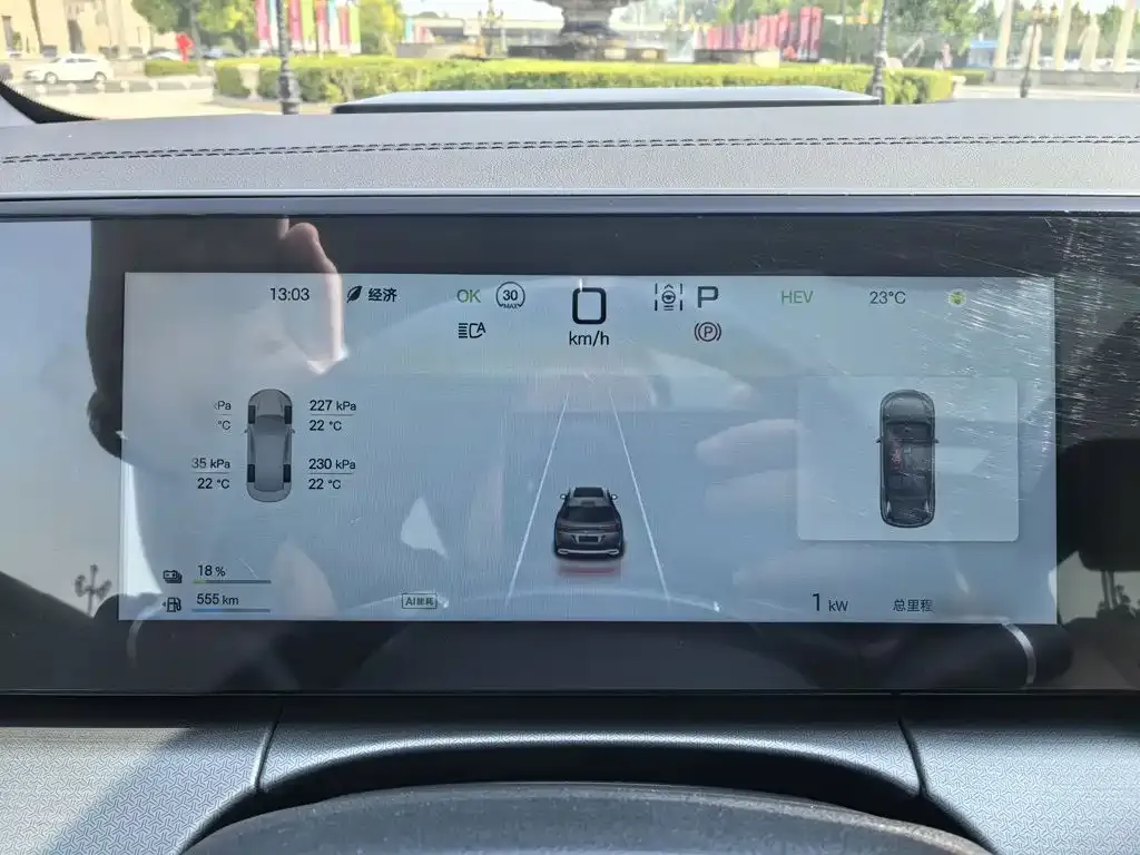 BYD L DM-i — фото 3