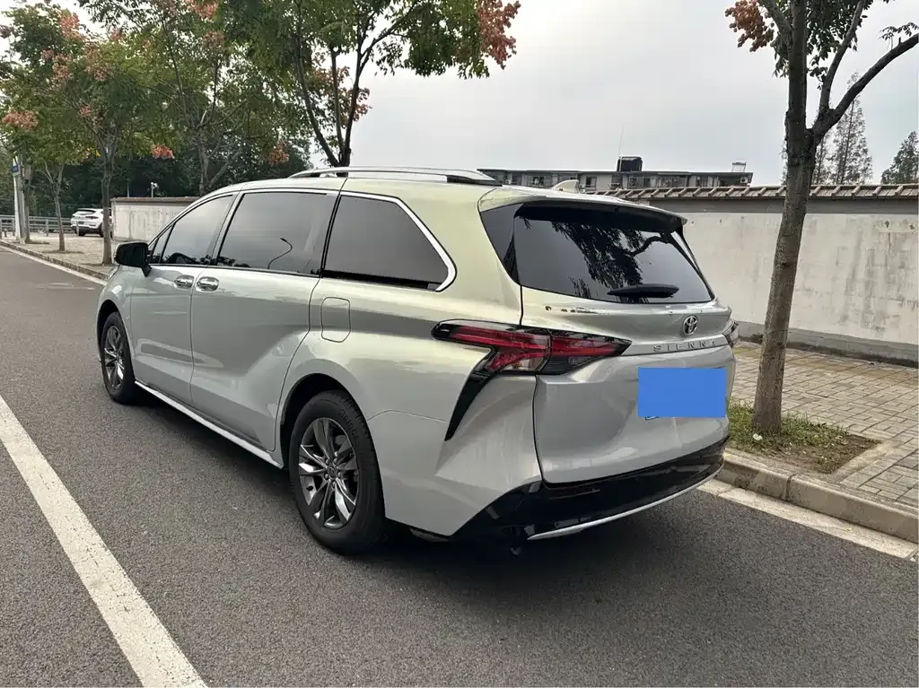 Toyota Sienna — фото 6