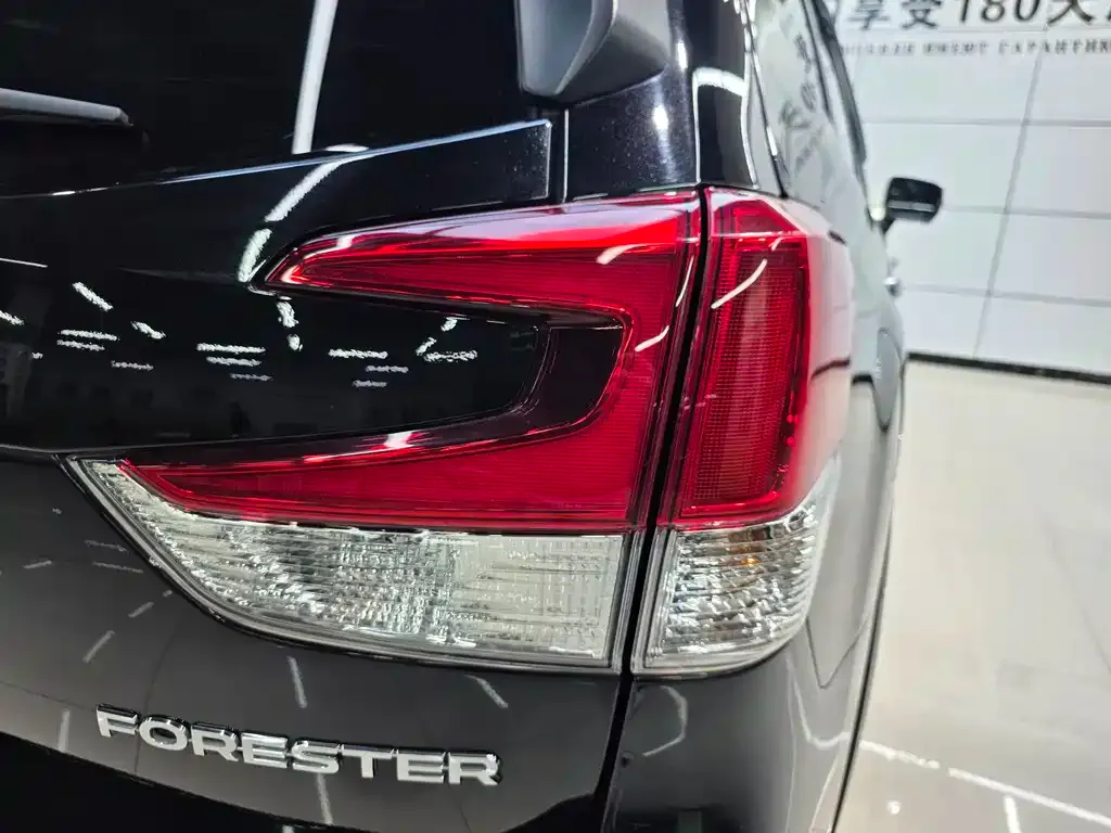 Subaru Forester — фото 4