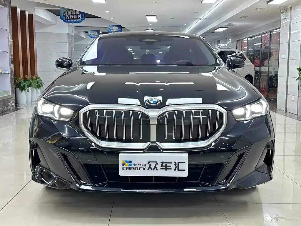 BMW 5 Series — фото 10