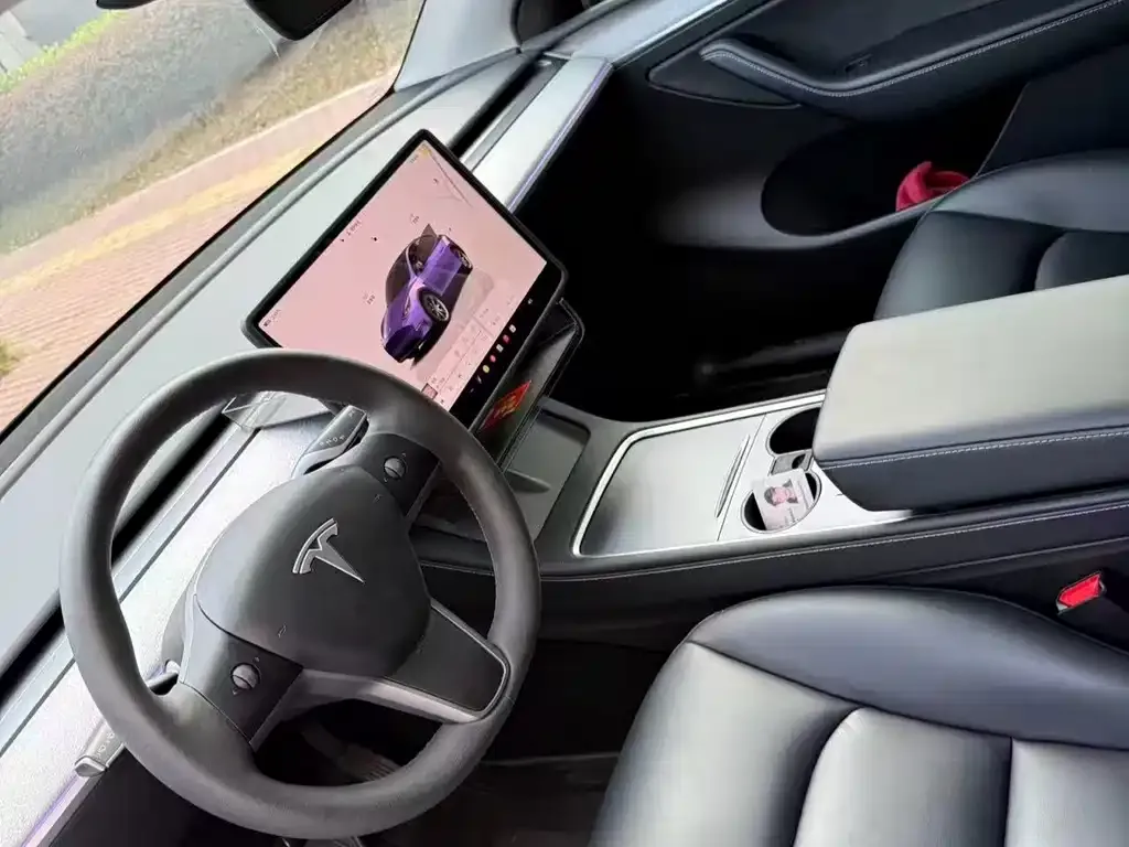 Tesla Model Y — фото 6