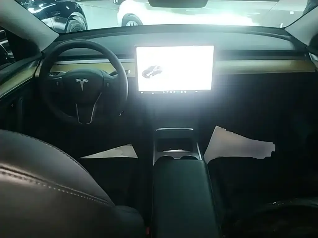 Tesla Model Y — фото 5