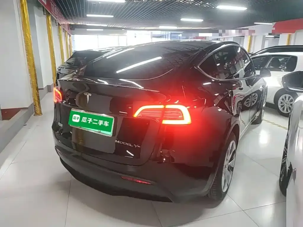 Tesla Model Y — фото 4