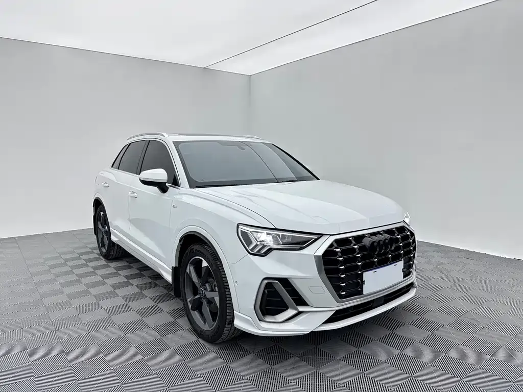 Audi Q3 — фото 1