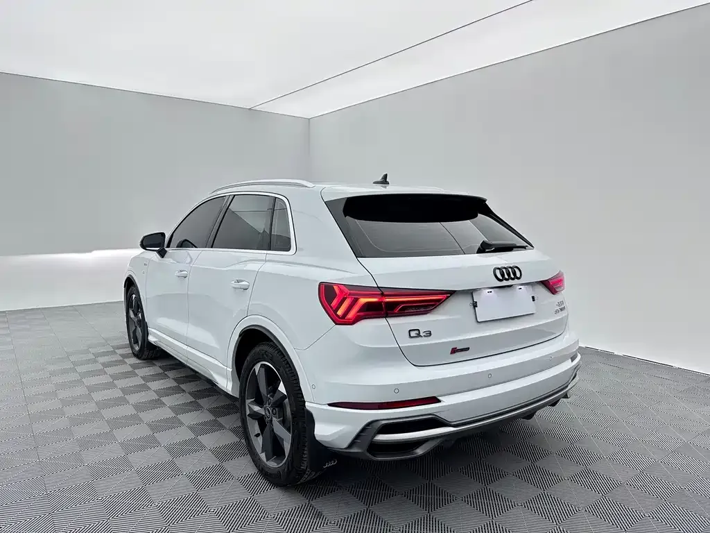 Audi Q3 — фото 4