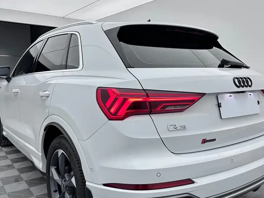 Audi Q3 — фото 10