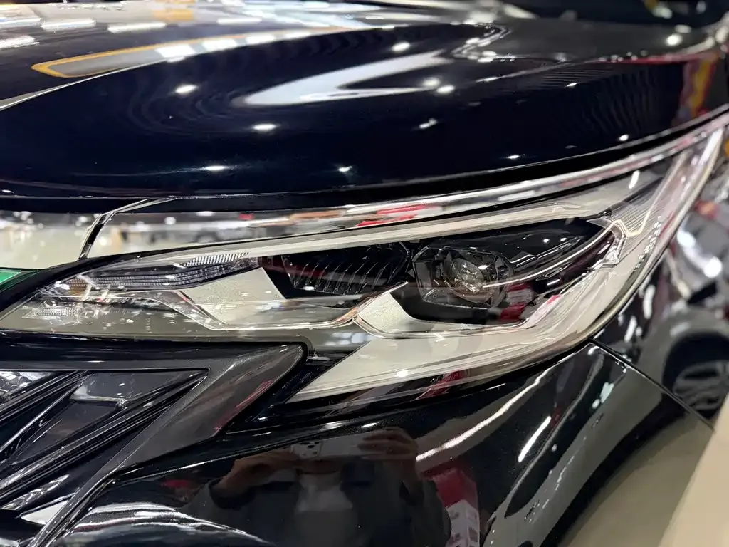 Toyota Sienna — фото 3