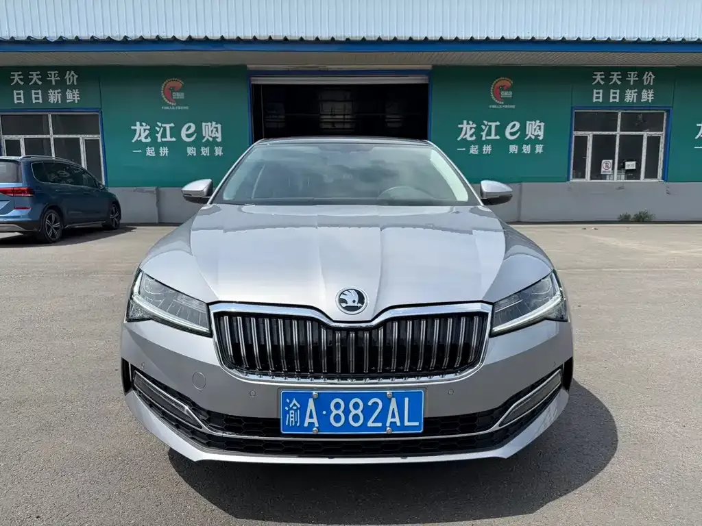 Skoda Superb — фото 8