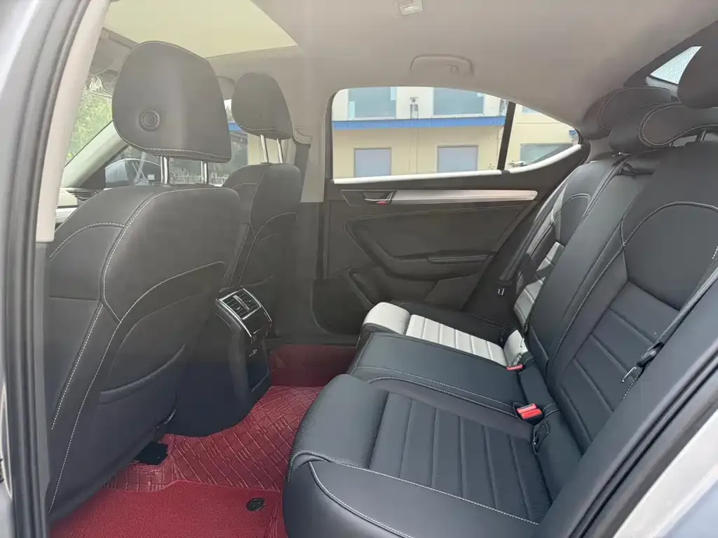 Skoda Superb — фото 2