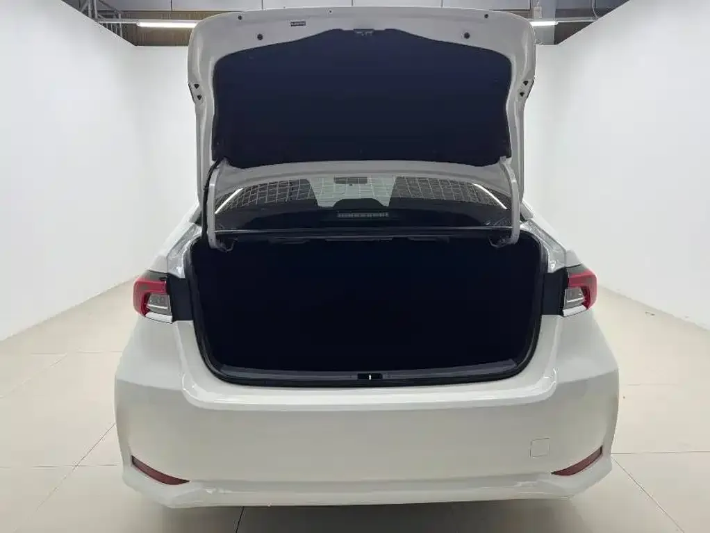 Toyota Corolla — фото 10