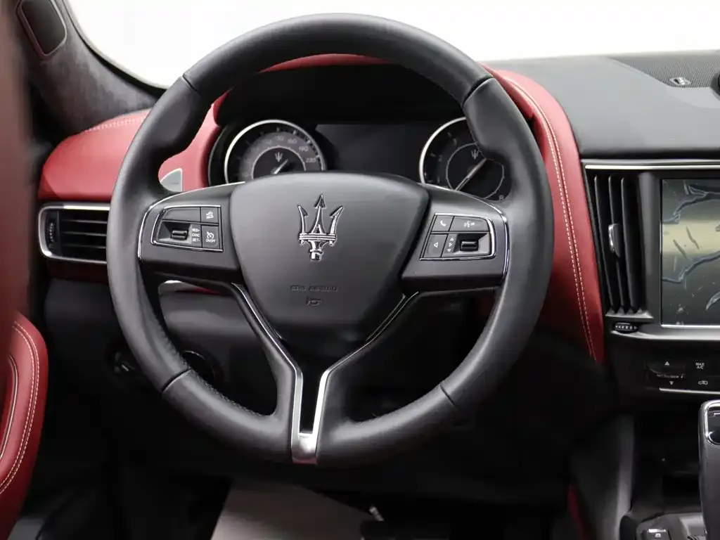 Maserati Levante — фото 4