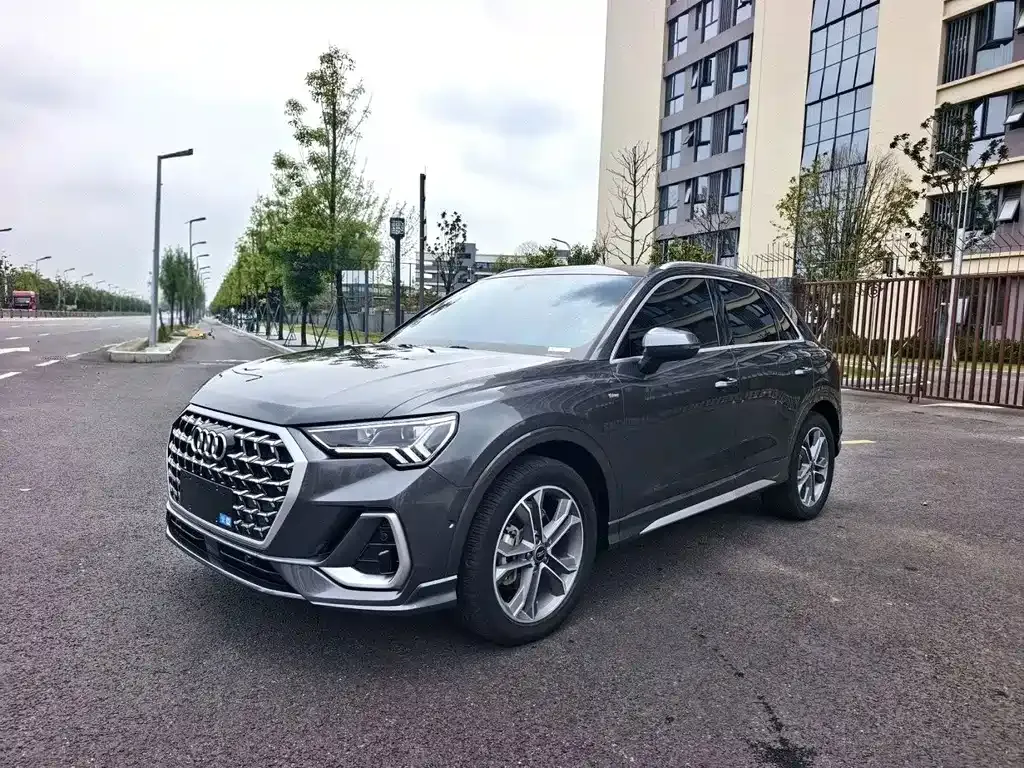 Audi Q3 — фото 1