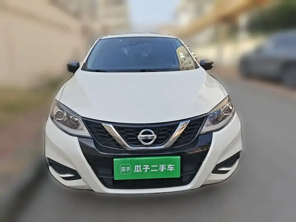 Nissan Tiida — фото 3