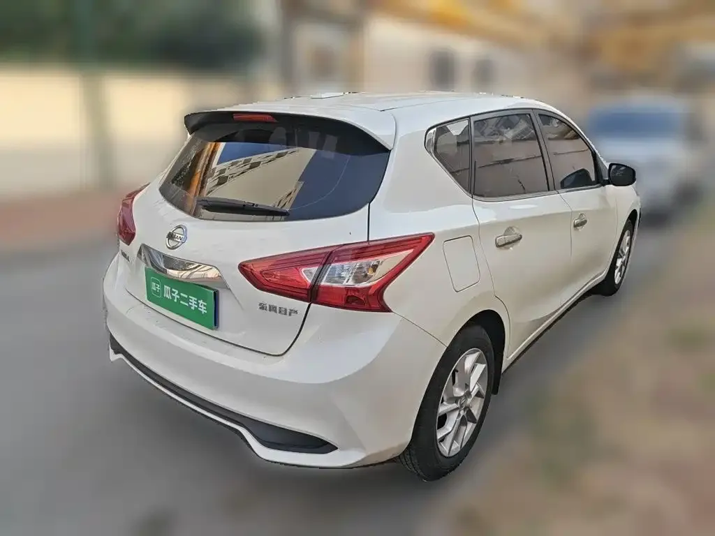 Nissan Tiida — фото 5