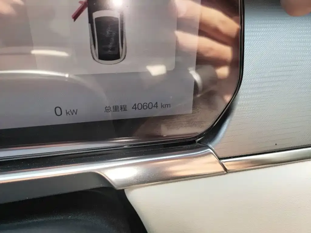 BYD L EV — фото 4