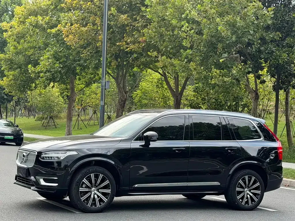 Volvo XC90 — фото 1