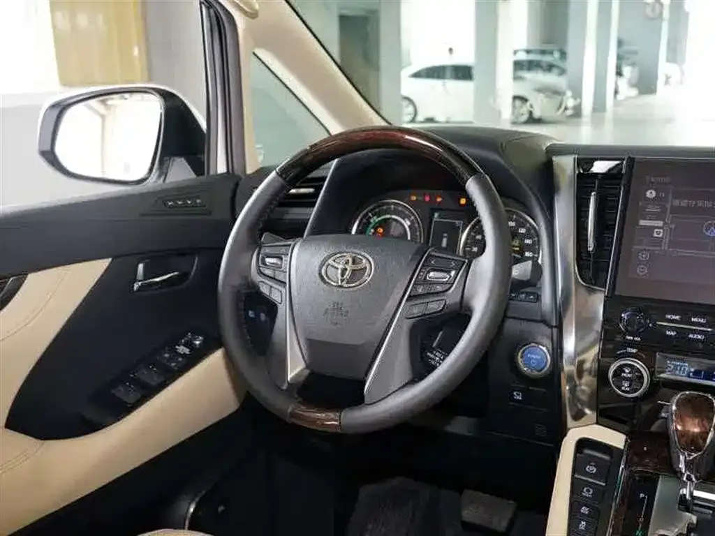 Toyota Alphard — фото 5