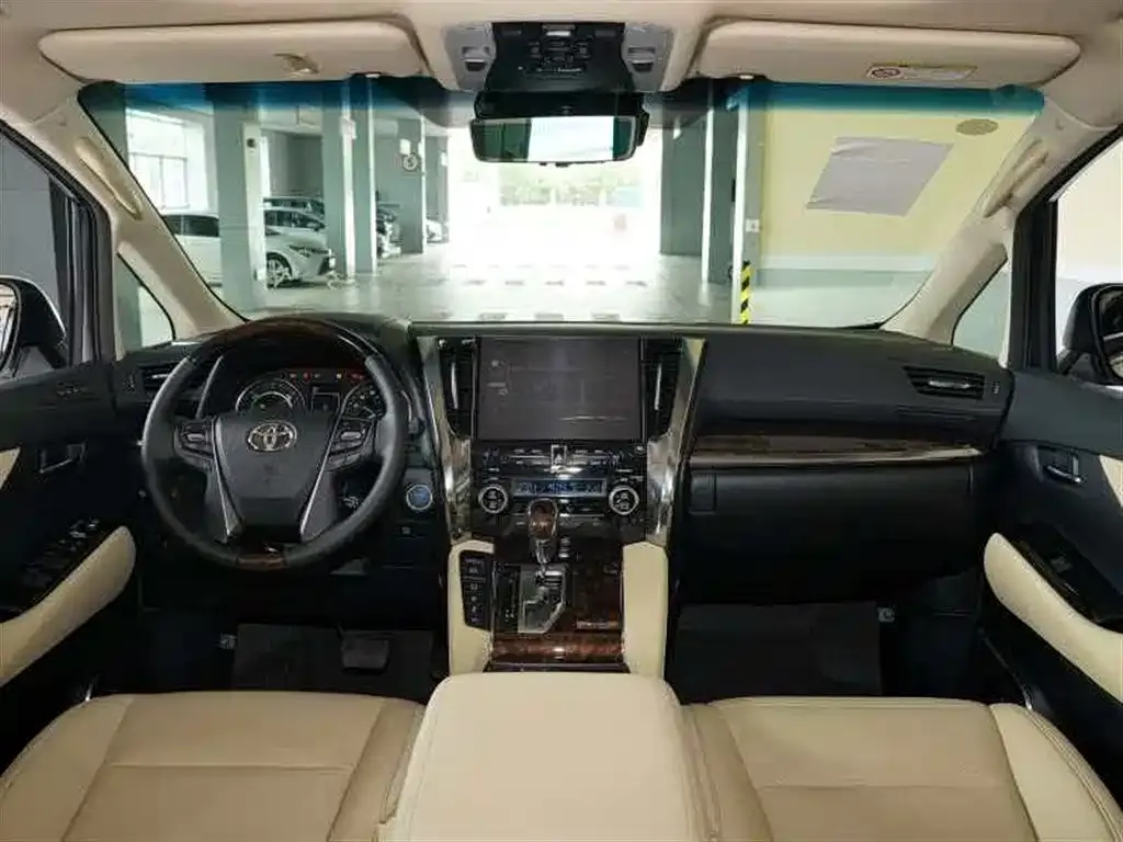 Toyota Alphard — фото 3