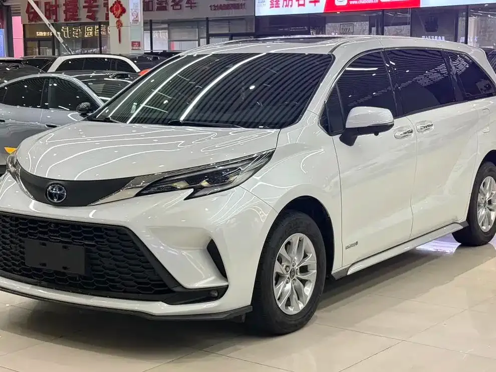 Toyota Granvia — фото 1