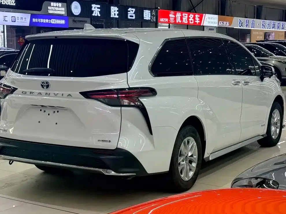 Toyota Granvia — фото 8