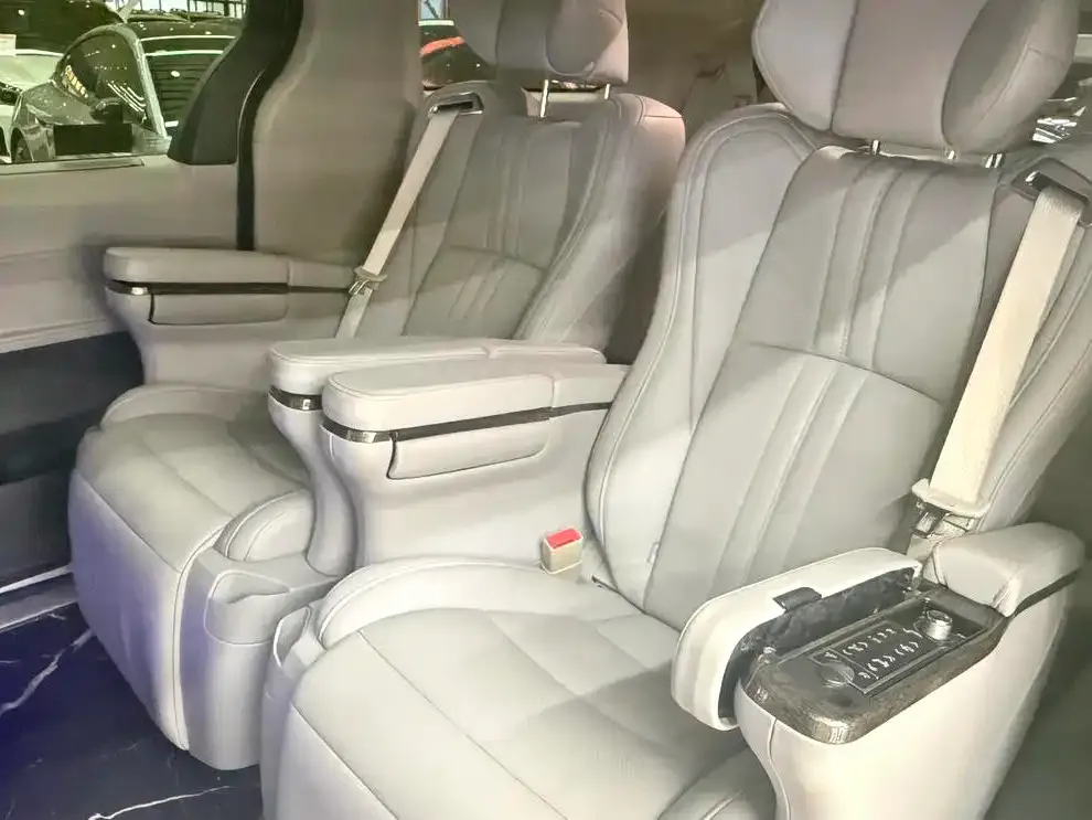 Toyota Granvia — фото 6