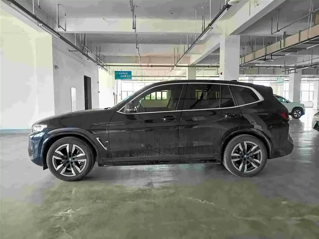 BMW iX3 — фото 4