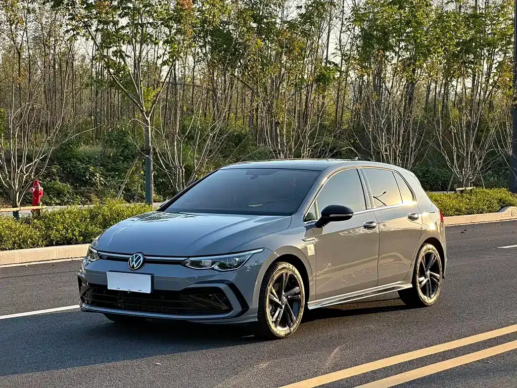 Volkswagen Golf — фото 1