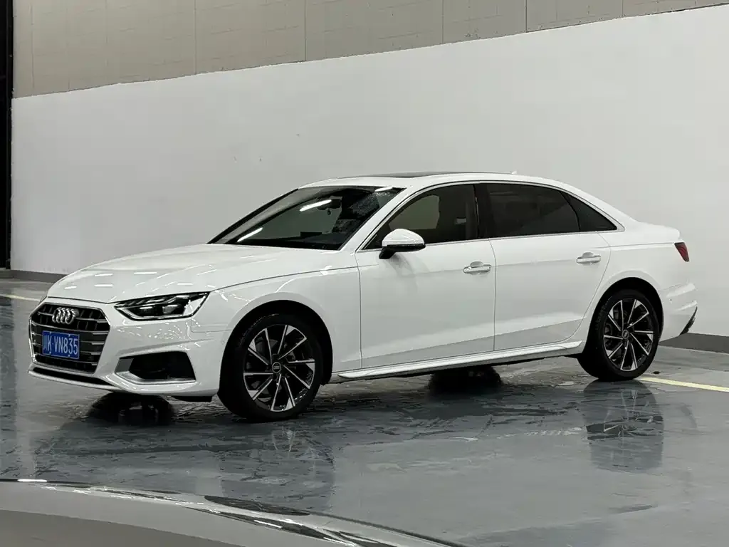 Audi A4L — фото 1