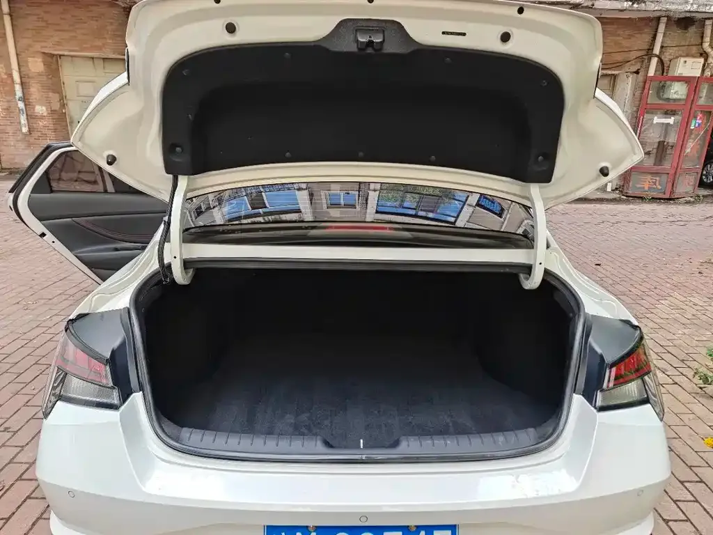 Hyundai Elantra — фото 6