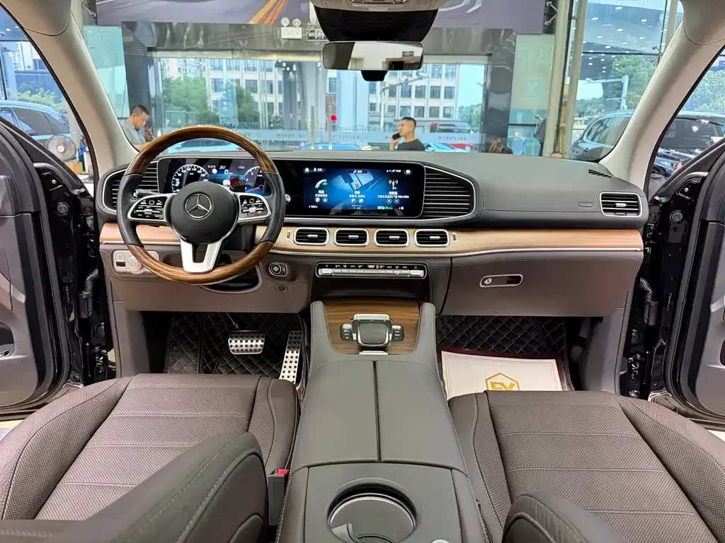 Mercedes-Benz GLS — фото 10