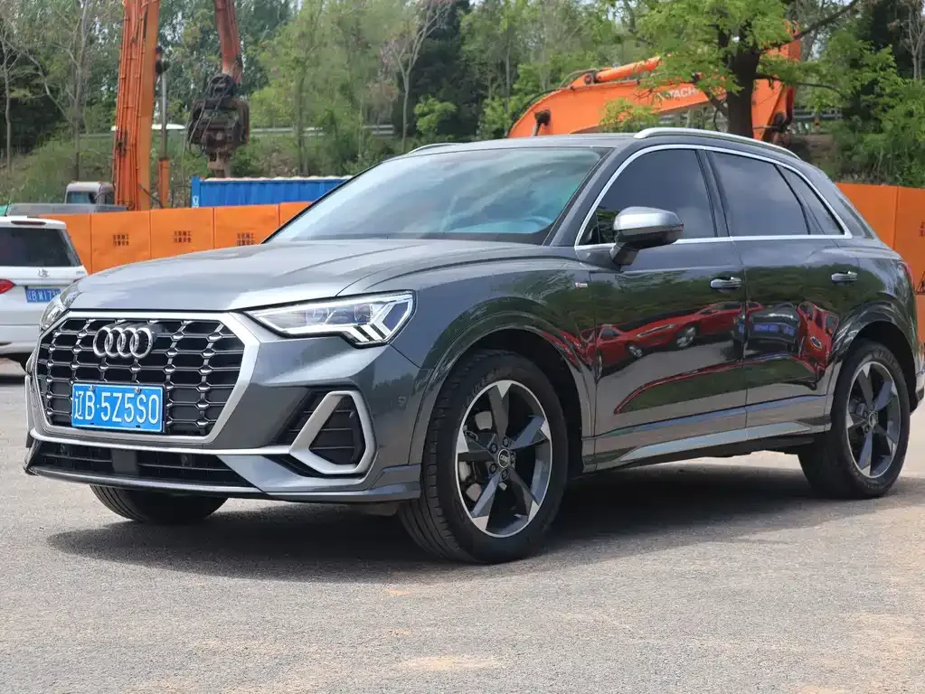 Audi Q3 — фото 1