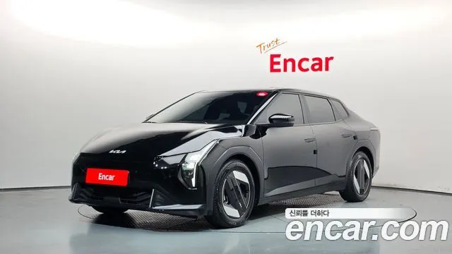 Kia EV4 — фото 1