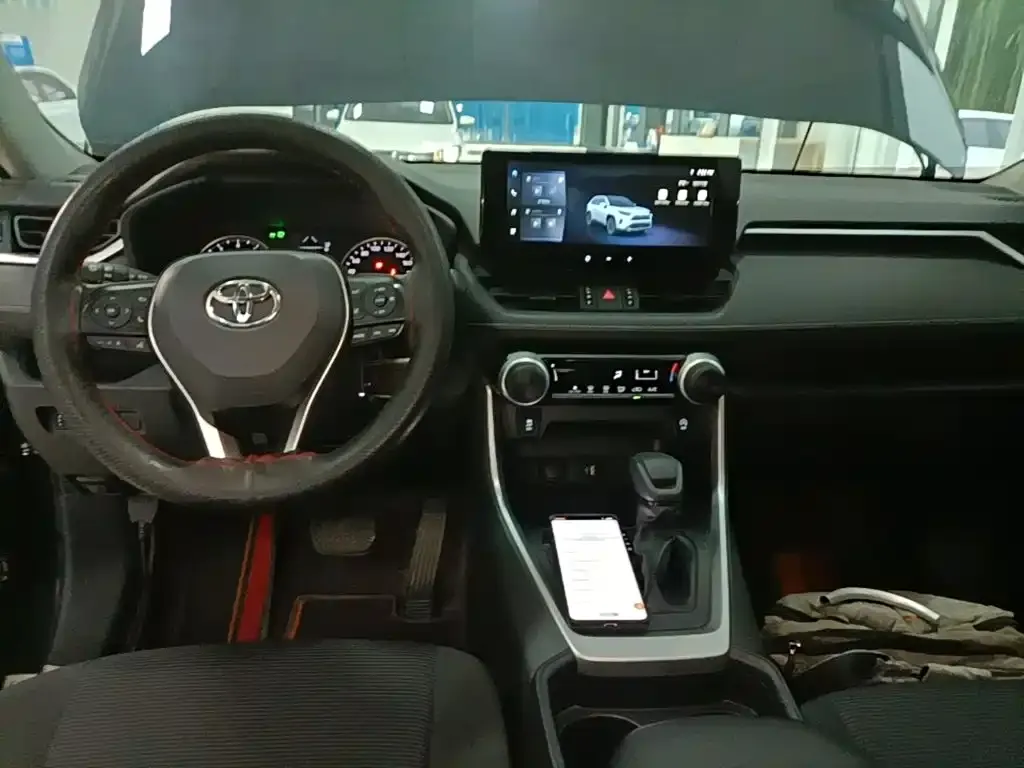 Toyota RAV4 — фото 9