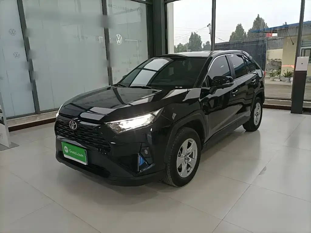 Toyota RAV4 — фото 1