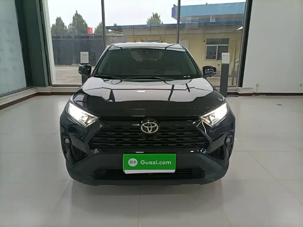 Toyota RAV4 — фото 2