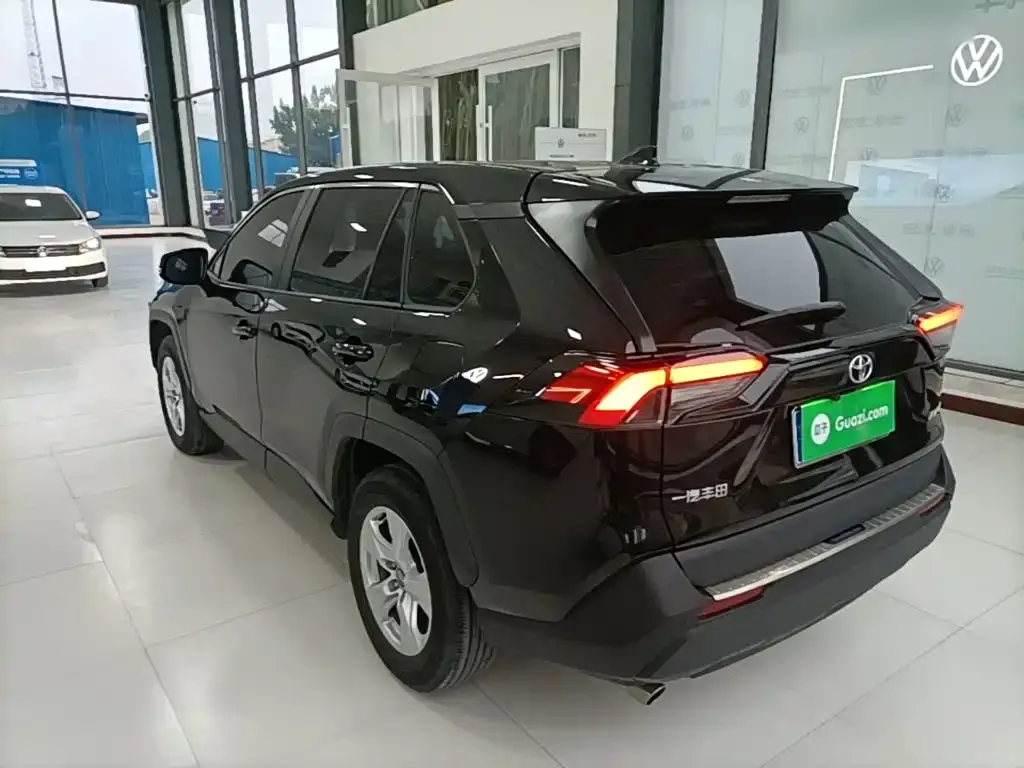 Toyota RAV4 — фото 3
