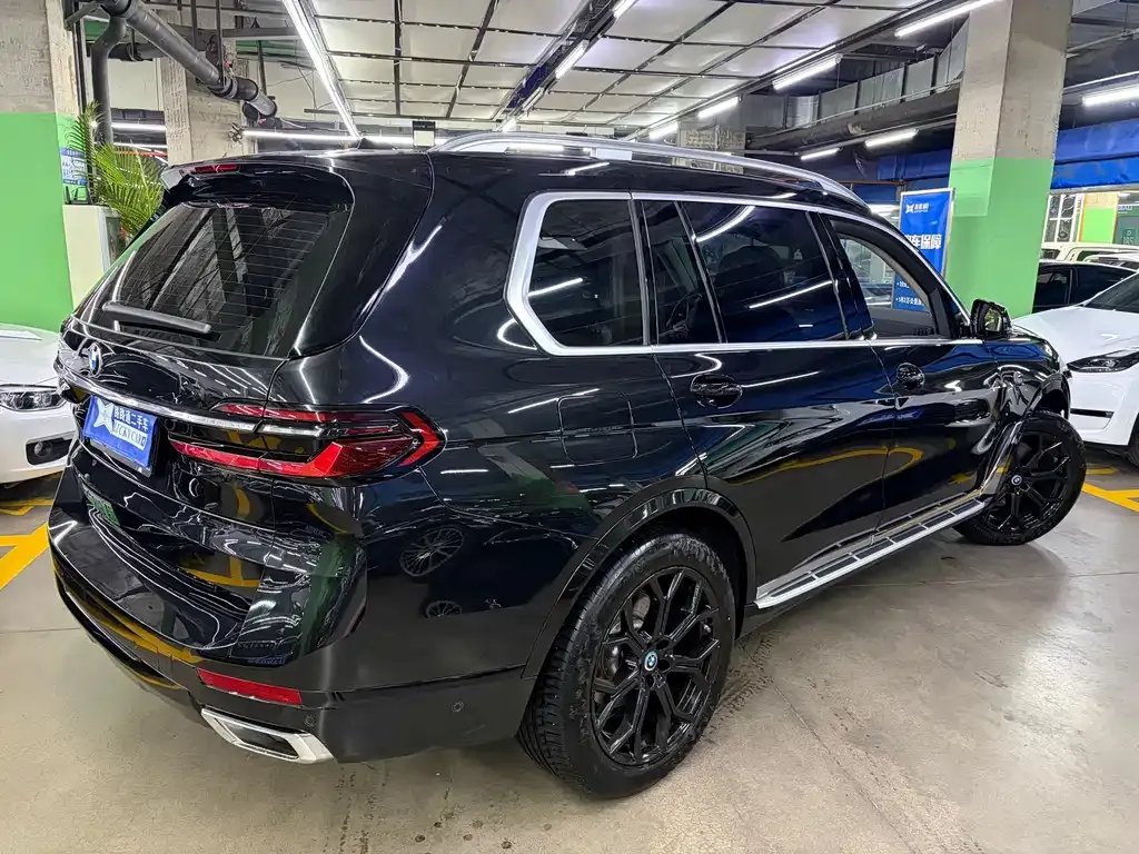 BMW X7 — фото 2
