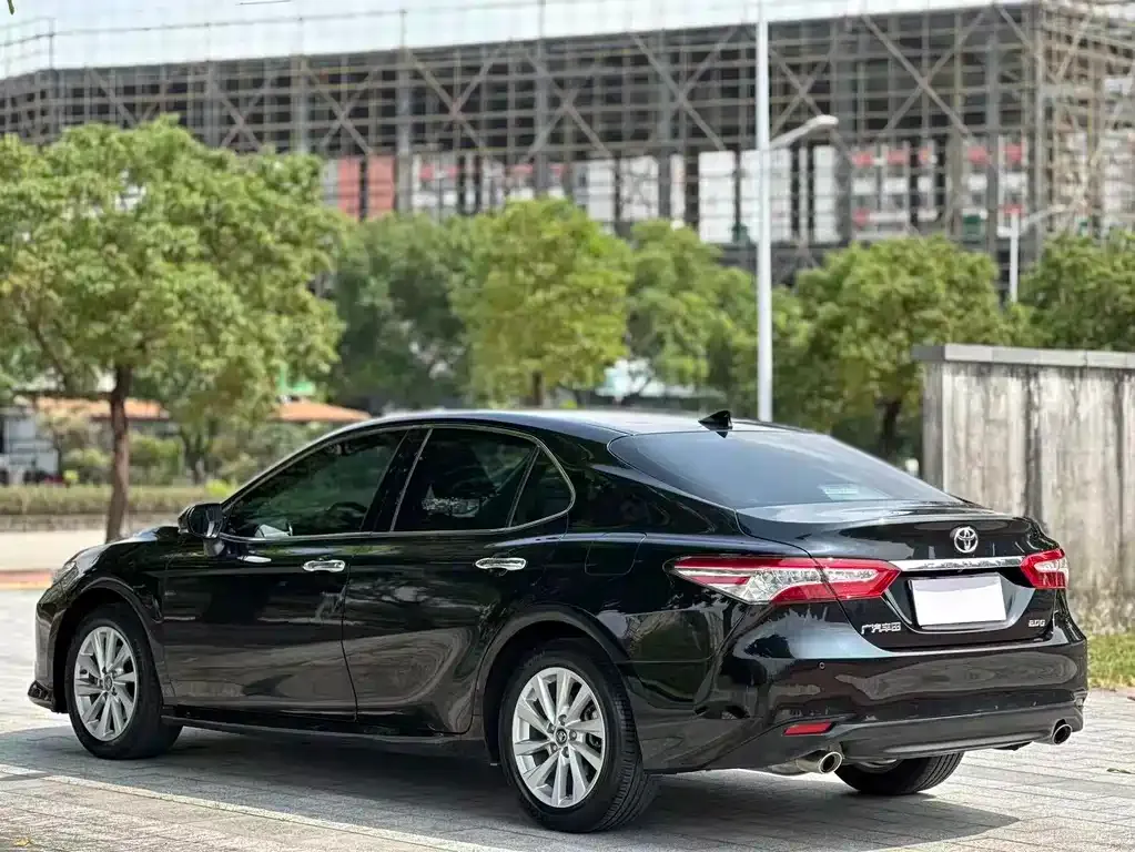 Toyota Camry — фото 5