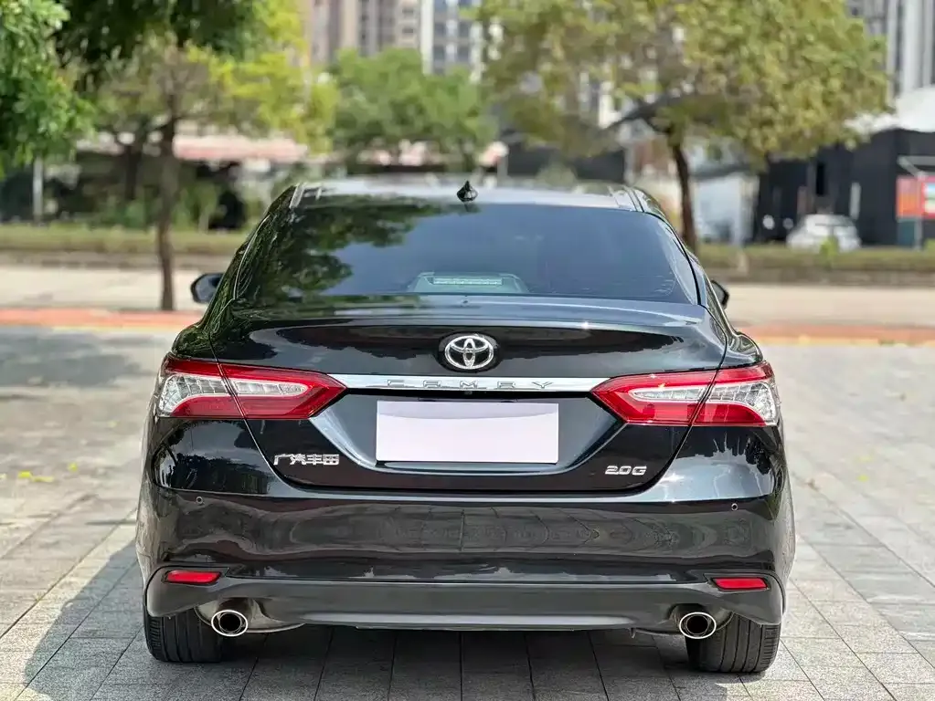 Toyota Camry — фото 8