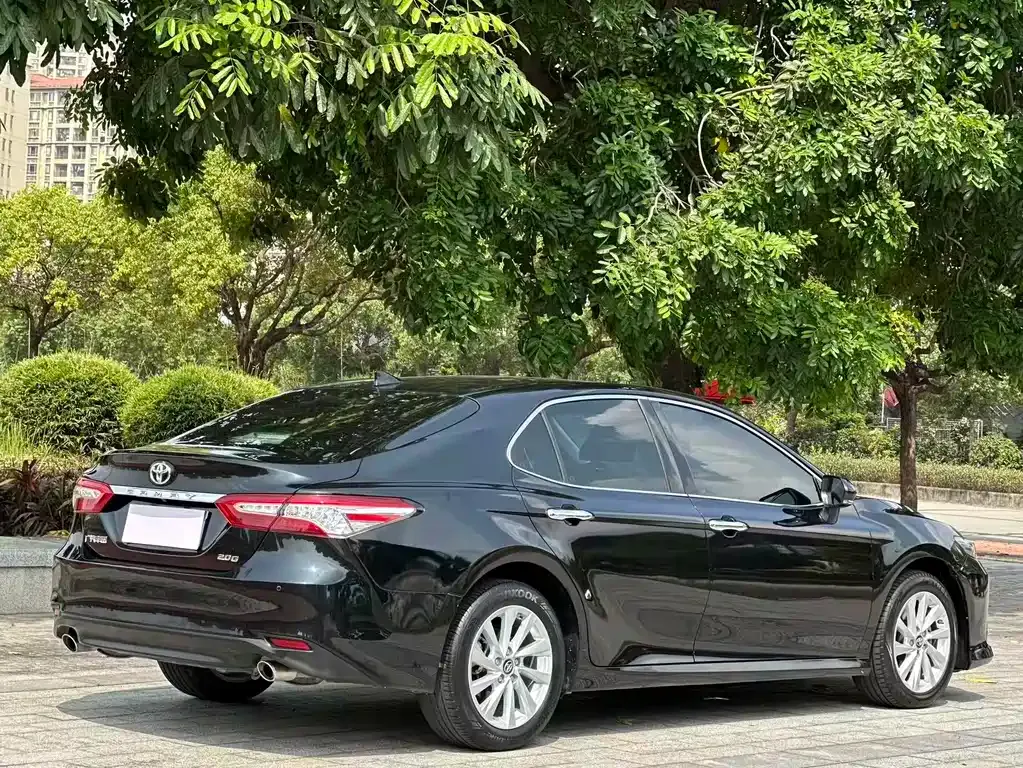 Toyota Camry — фото 10