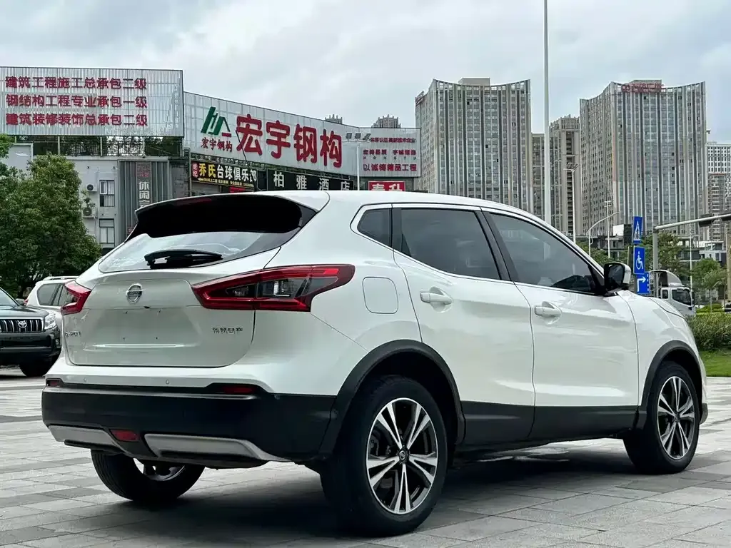 Nissan Qashqai — фото 9