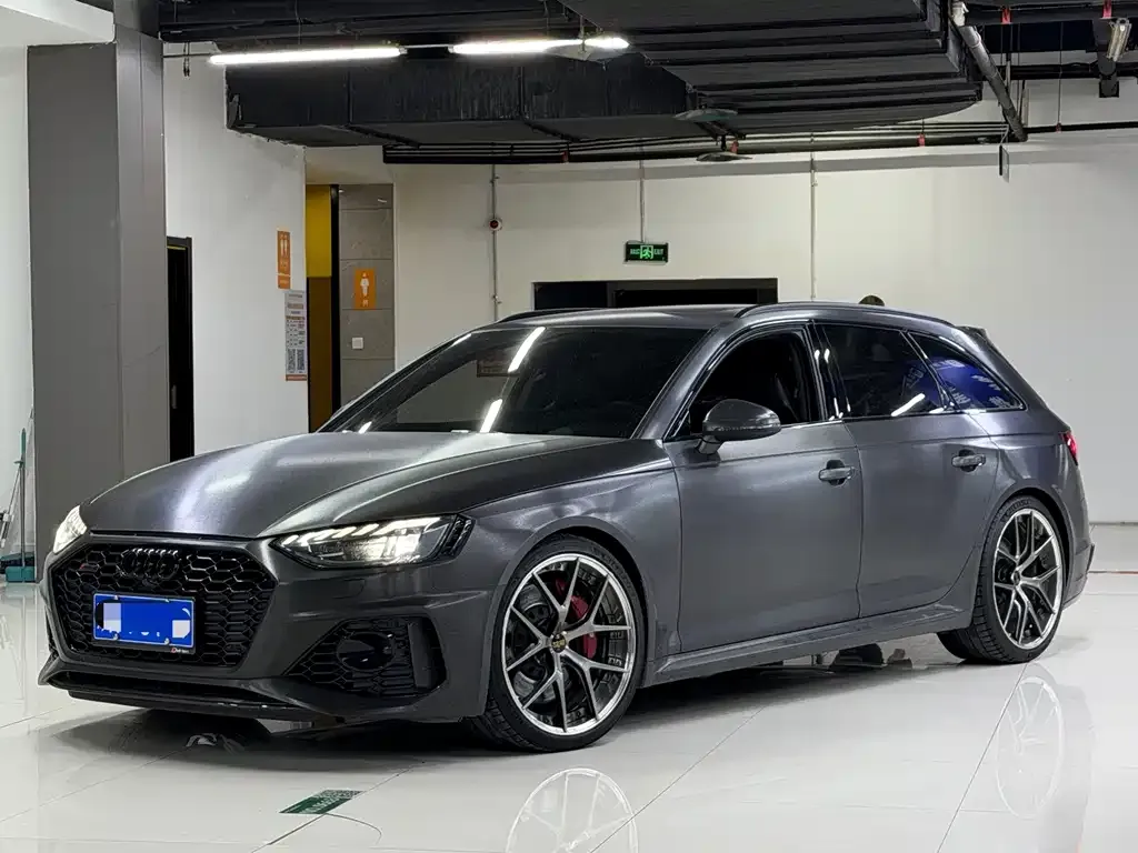 Audi RS 4 — фото 1