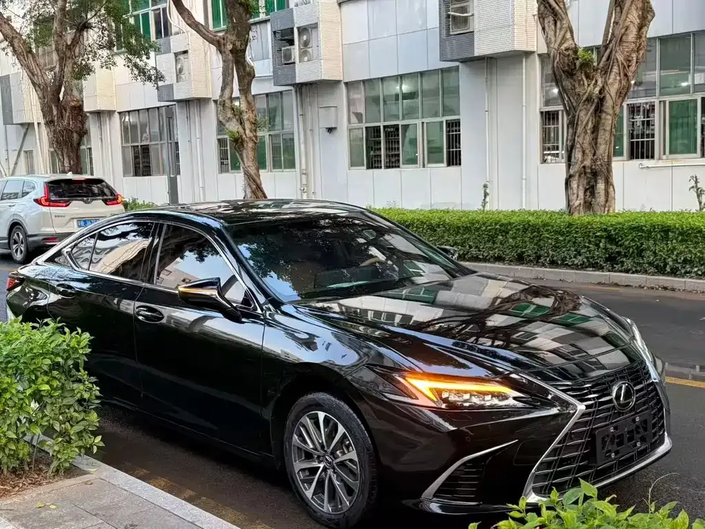 Lexus ES — фото 9