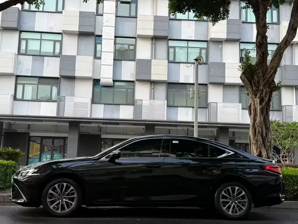 Lexus ES — фото 5
