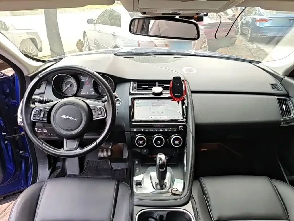 Jaguar E-PACE — фото 2