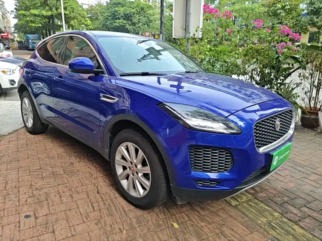 Jaguar E-PACE — фото 9